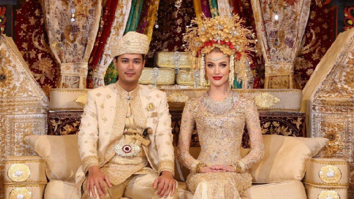 Potret pernikahan Panji Adhikumoro anak sulung Bambang Trihatmodjo dengan Varsha Strauss.