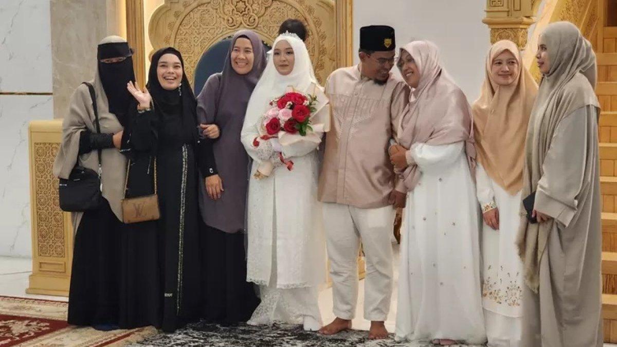 Potret pernikahan kedua Ustaz Budi Ashari, istri pertama merestui