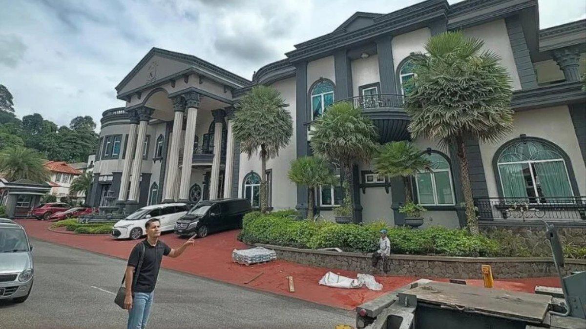 Potret rumah mewah Datuk Seri Aliff Syukri yang ada di Malaysia.