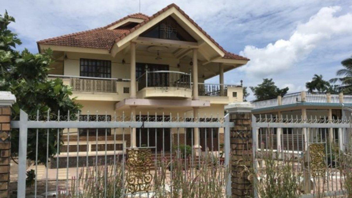 Potret rumah mewah di Vietnam yang di dalamnya ada kuburan.
