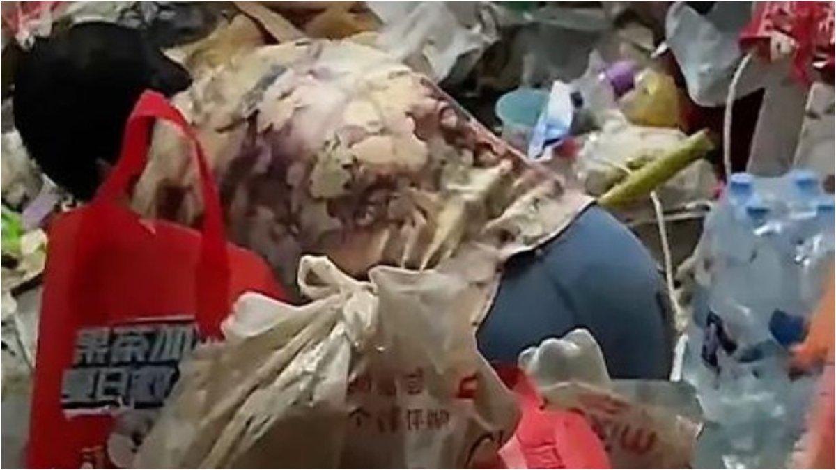 Potret sampah yang menumpuk di kamar salah satu gadis di Cina