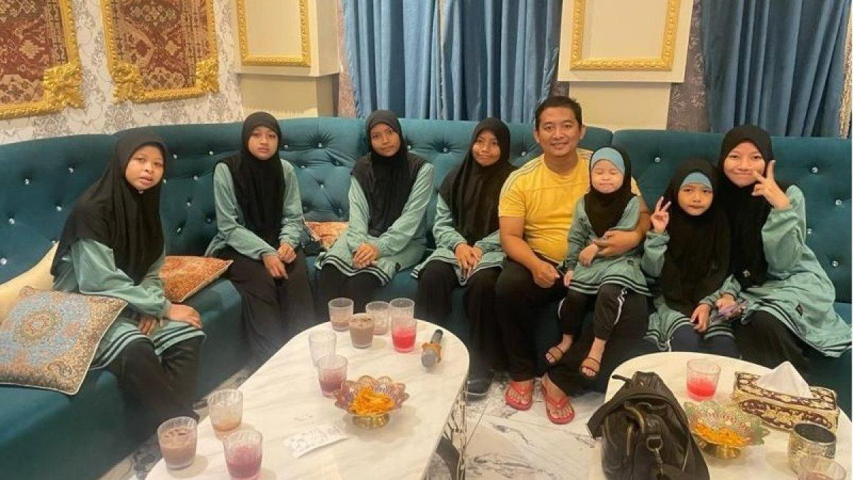 Potret suami Nor bersama tujuh anak gadisnya