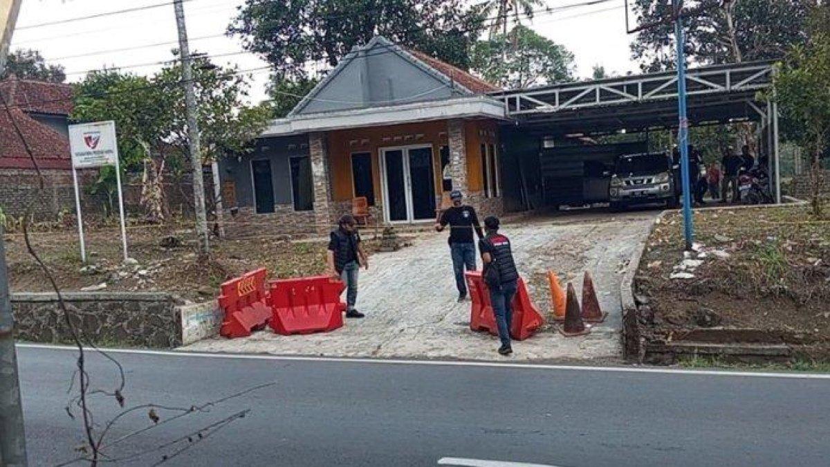 Pra rekonstruksi kedua kasus pembunuhan ibu dan anak di Jalan Cagak, Kabupaten Subang, Kamis (2/11/2023). Tuti Suhartini dan Amalia Mustika Ratu dihabisi nyawanya di rumah tersebut, 18 Agustus 2021 silam.