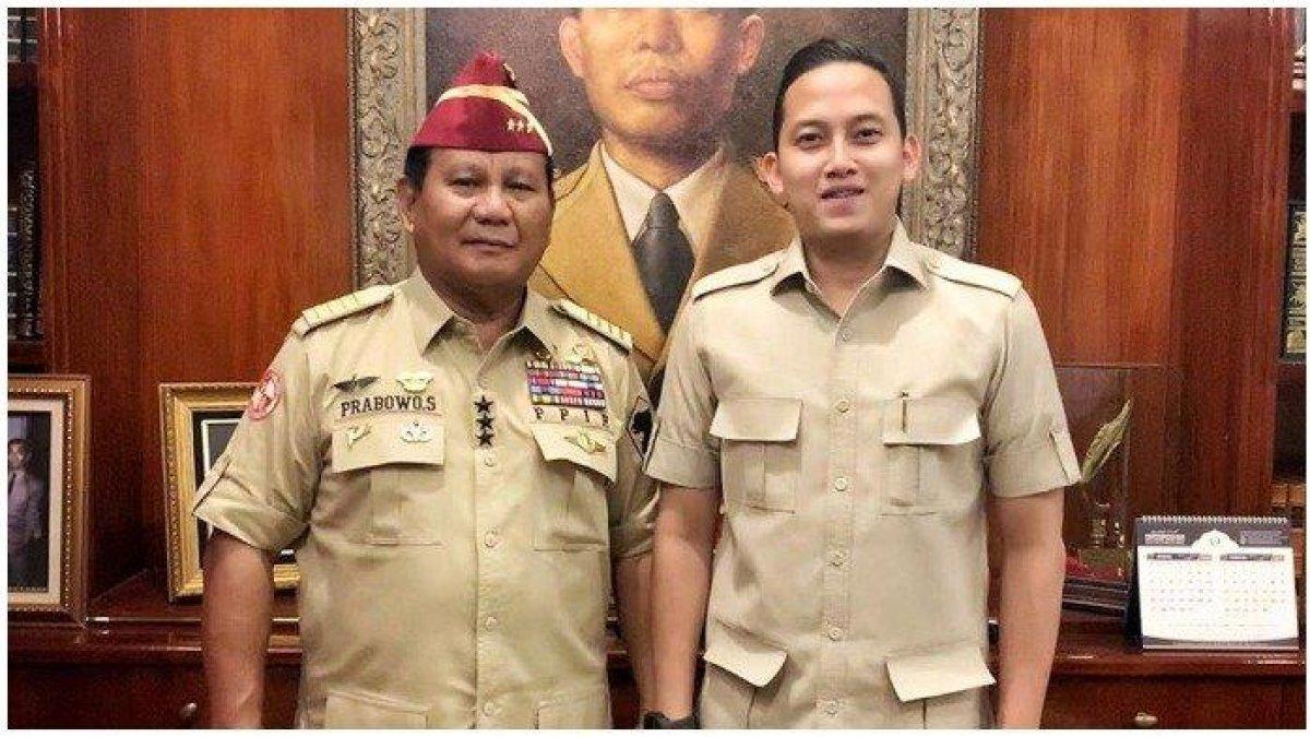 Prabowo Subianto bersama satu di antara sekretaris pribadinya, Rizky Irmansyah.