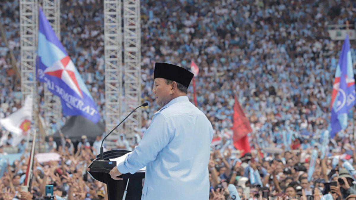 Prabowo Subianto memberikan pidato politik pada Kampanye Akbar