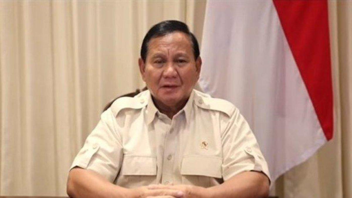 Prabowo Subianto mengimbau kepada pendukungnya untuk tidak melakukan aksi massa apapun, baik di depan Gedung Mahkamah Konstitusi (MK) maupun di tempat lain. Imbauan itu disampaikan Prabowo melalui video, Kamis (18/4/2024) malam.