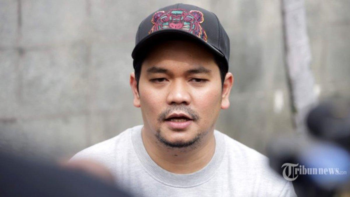 Presenter Indra Bekti.