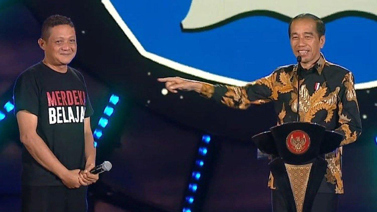 Presiden Joko Widodo berbincang dengan Kuswanto