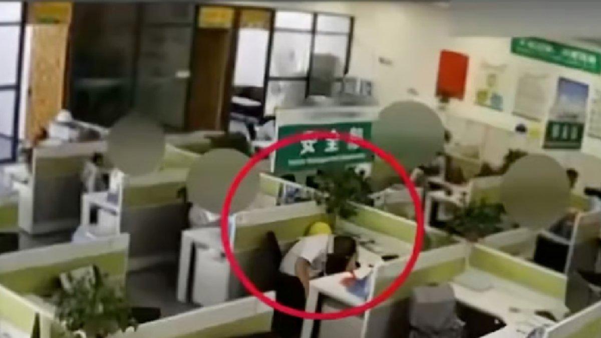 Pria Asal China Dipecat Gegara Ketiduran saat Lembur, Gugat Perusahaan Lalu Menang Rp796 Juta