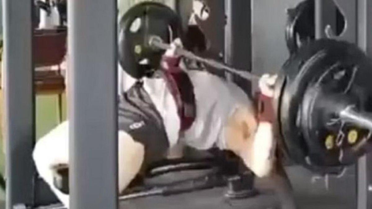 Pria di Chinatewas setelah leher terjepit barbel seberat 100 kg