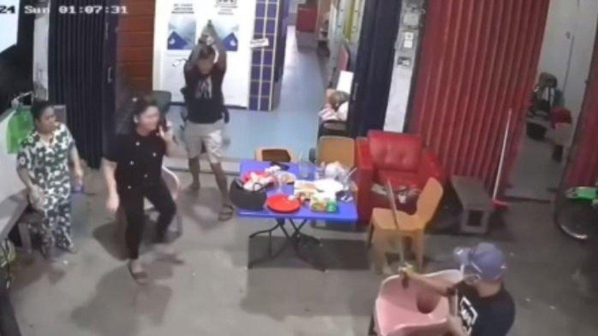 Pria hendak menyerang anggota polisi menggunakan samurai