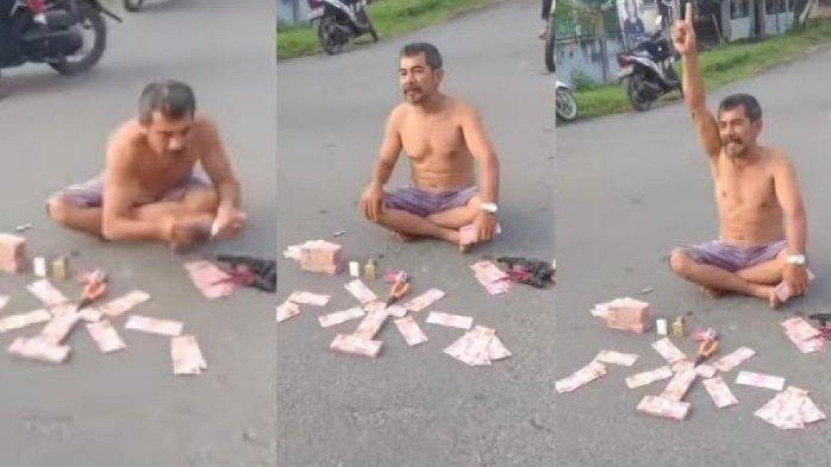 Pria pamer uang di persimpangan Jalan Arion, Kecamatan Pandan, Kabupaten Tapanuli Tengah