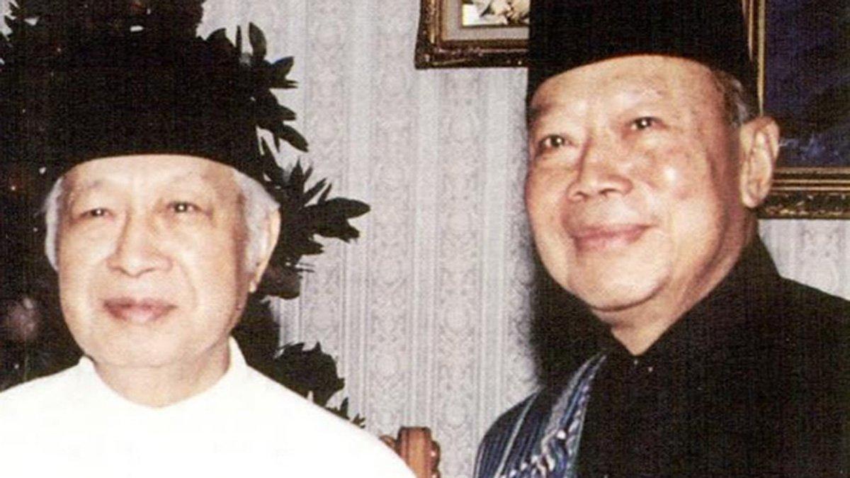 Probosutedjo bersama Presiden kedua RI Soeharto.