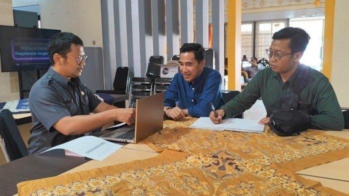 Profil dari Benny Karnadi, pemenang Pilkada Kendal, Jawa Tengah 2024 yang mendampingi Dyah Kartika Permana, Bupati Terpilih Kendal 2025-2030.