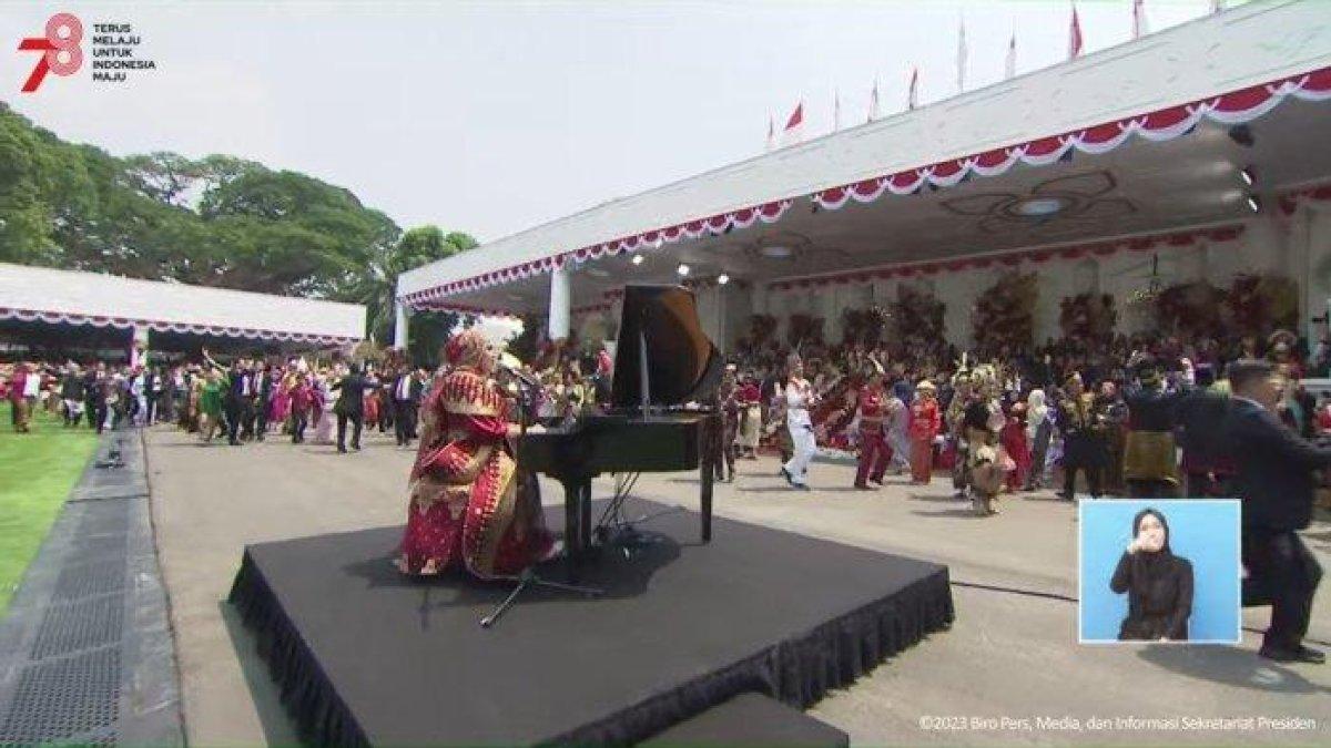Puti Ariani saat tampil di Istana Negara memeriahkan peringatan HUT Kemerdekaan ke-78 RI, Kamis (17/8/2023)