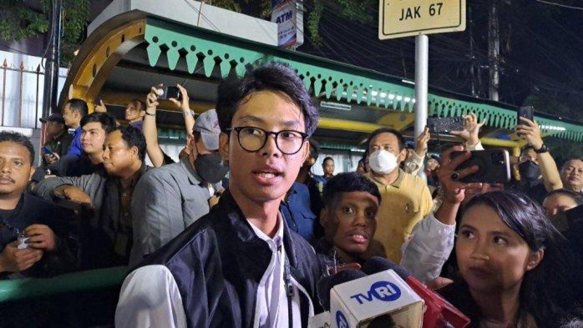 Putra Ganjar Pranowo, Alam Ganjar usai menonton langsung debat capres perdana di KPU RI, Menteng, Jakarta Pusat, Selasa (12/12/2023).