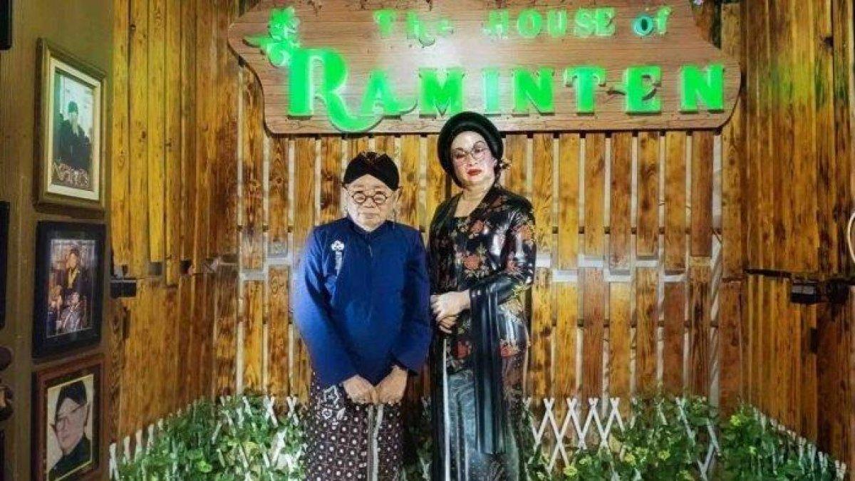 RAMINTEN MENINGGAL DUNIA - Hamzah Sulaiman alias Raminten meninggal dunia pada usia 75 tahun. Kabar duka ini diketahui lewat unggahan di akun Instagram @houseoframinten pada Kamis (24/4/2025).