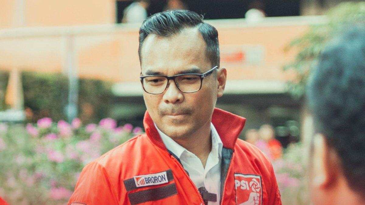 RONALD ARISTONE SINAGA - Profil Ronald Aristone Sinaga, saingan Jokowi perebutkan kursi Ketum PSI.