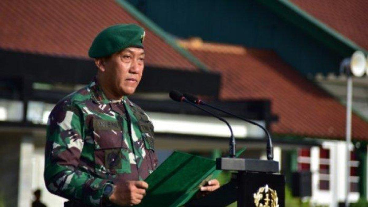 ROTASI PATI TNI - Mayjen TNI R. Sidharta Wisnu Graha saat menjabat Gubernur Akademi Militer dan memimpin Upacara Bendera di Lapangan Pancasila Akmil Magelang, Rabu, 17 Januari 2023. Sidharta Wisnu Graha kini menjabat Staf Khusus Kepala Staf TNI AD per 31 Januari 2025.