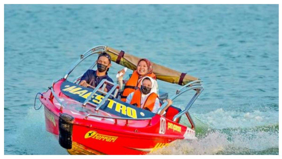 ROWO JOMBOR KLATEN: Keindahan Rowo Jombor Menggunakan Speedboat