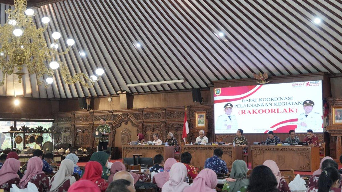 TRIWULAN PERTAMA HAMENANG - Pemerintah Kabupaten (Pemkab) Klaten melalui Bagian Administrasi Pembangunan Sekretariat Daerah Kabupaten Klaten menggelar Rakorlak triwulan pertama, pada Selasa (27/5/2025) di Pendopo Pemkab Klaten.