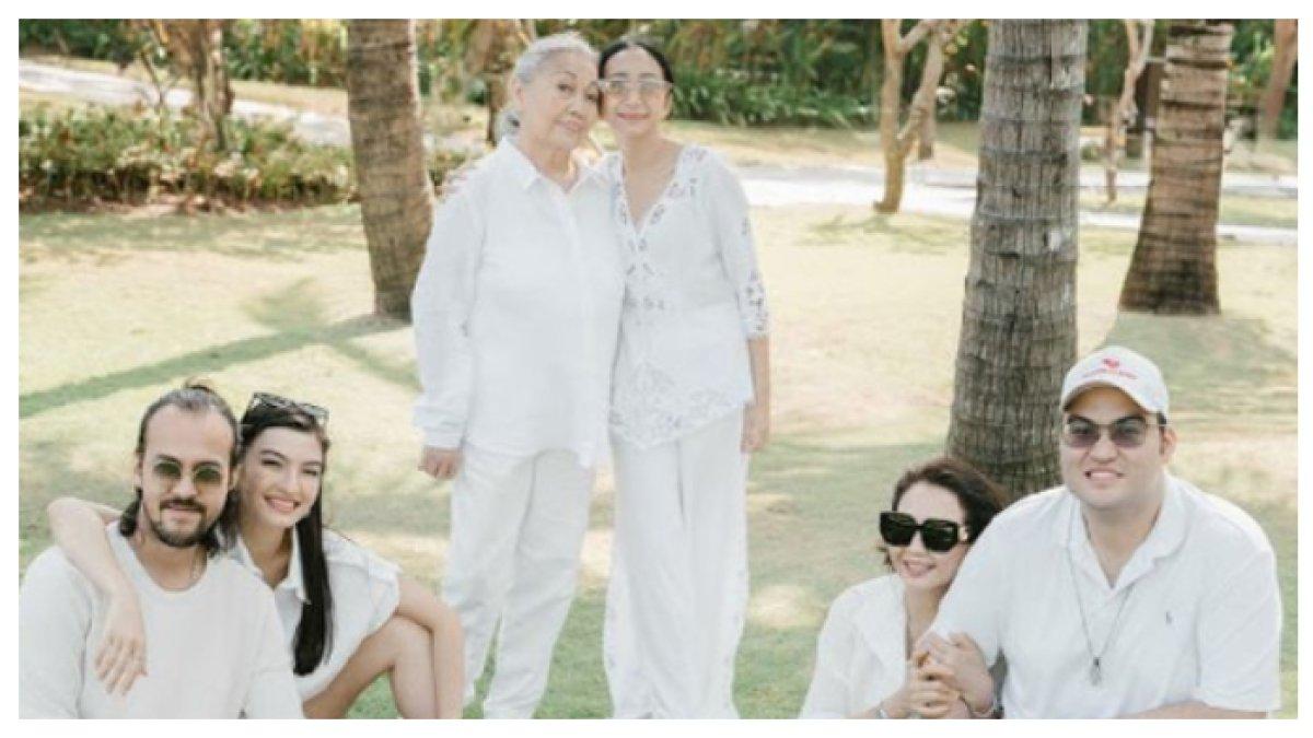 Keluarga Raline Shah yang good looking