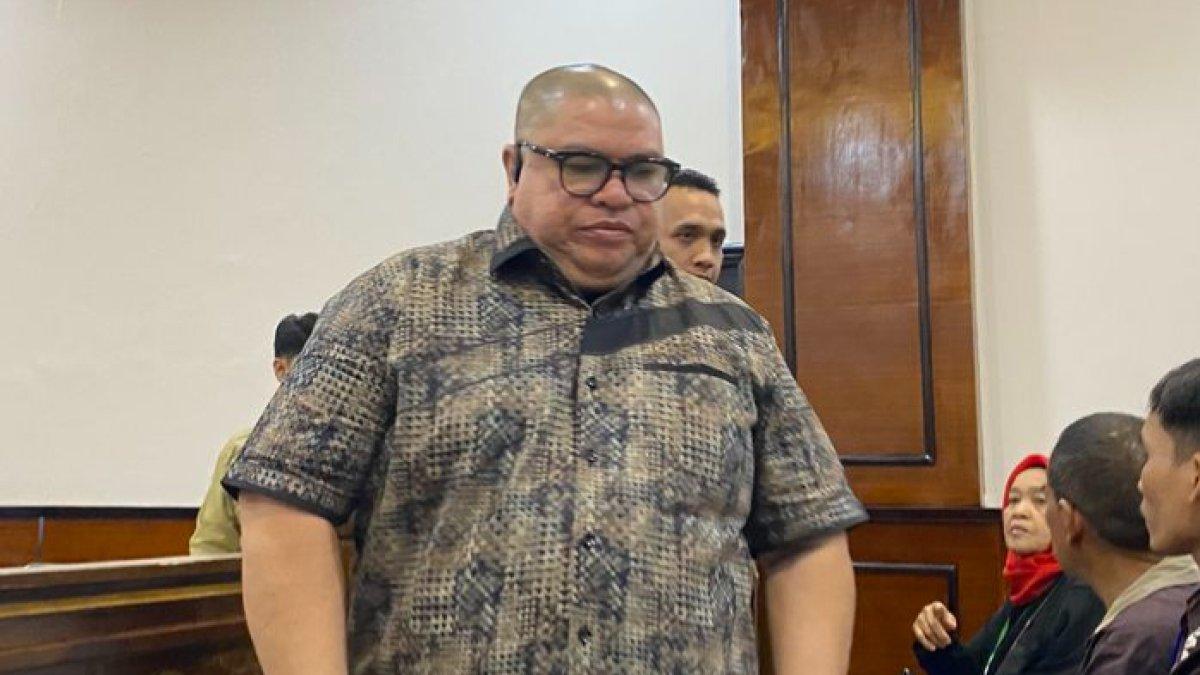 SIDANG KASUS HOTMAN - Potret Razman Arif Nasution di Pengadilan Negeri Jakarta Utara pada Kamis (20/2/2025). Razman Arif Nasution doakan kesembuhan Hotman Paris.
