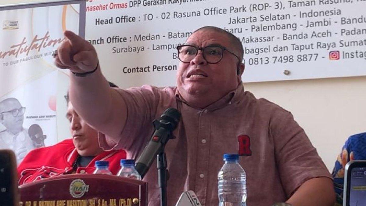 RAZMAN ARIF NASUTION - Potret Razman saat konferensi pers di kantornya di kawasan Kuningan, Jakarta Selatan, Sabtu (8/2/2025). Ia meminta Lolly untuk memikirkan perasaan Vadel Badjideh.