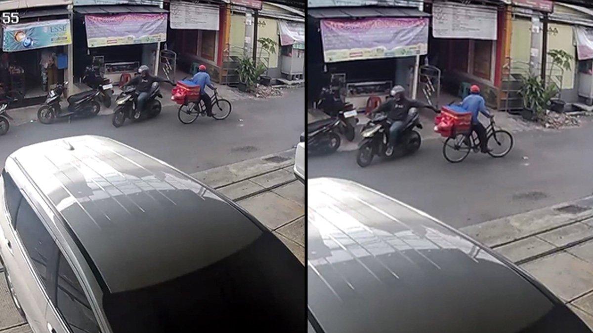 Rekaman CCTV penjambretan pedagang es keliling di Bekasi.