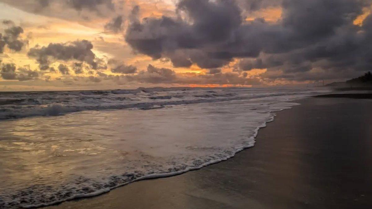 Rekomendasi tempat wisata, hanya 1 jam dari Purwokerto, Ada pantai yang dikenal surga tersembunyi, tempat yang pas untuk menikamti libur Lebaran 2025.