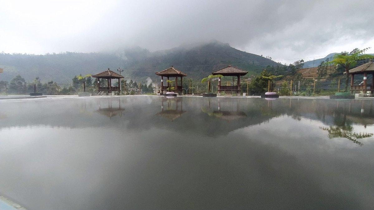 Rekomendasi tempat wisata hanya 1,5 Jam dari Temanggung, ada surga mandi air hangat yang super murah, bisa berenang sambil terapi kesehatan.
