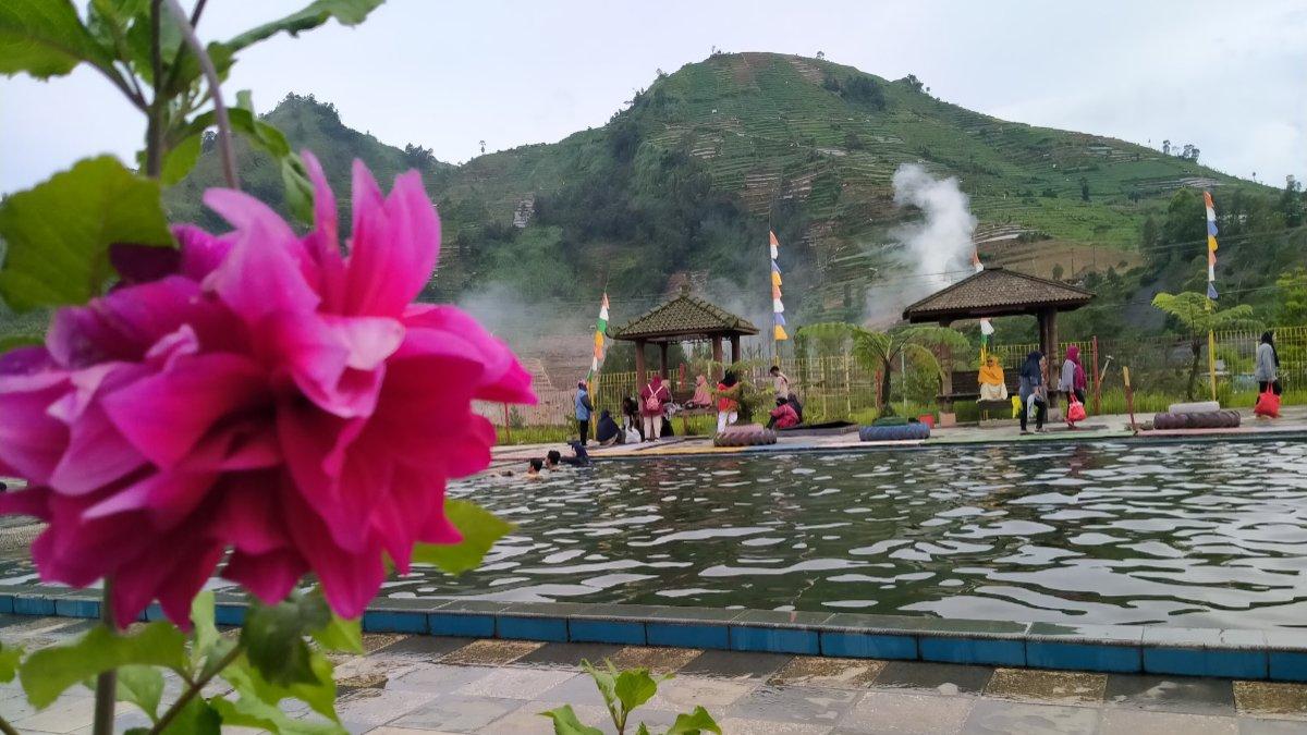 Rekomendasi tempat wisata hanya 1,5 Jam dari Temanggung, ada surga mandi air hangat yang super murah, bisa berenang sambil terapi kesehatan.