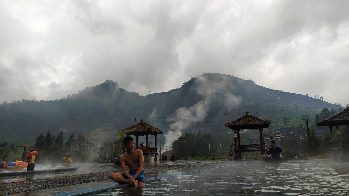 Rekomendasi tempat wisata hanya 1,5 Jam dari Temanggung, ada surga mandi air hangat yang super murah, bisa berenang sambil terapi kesehatan.
