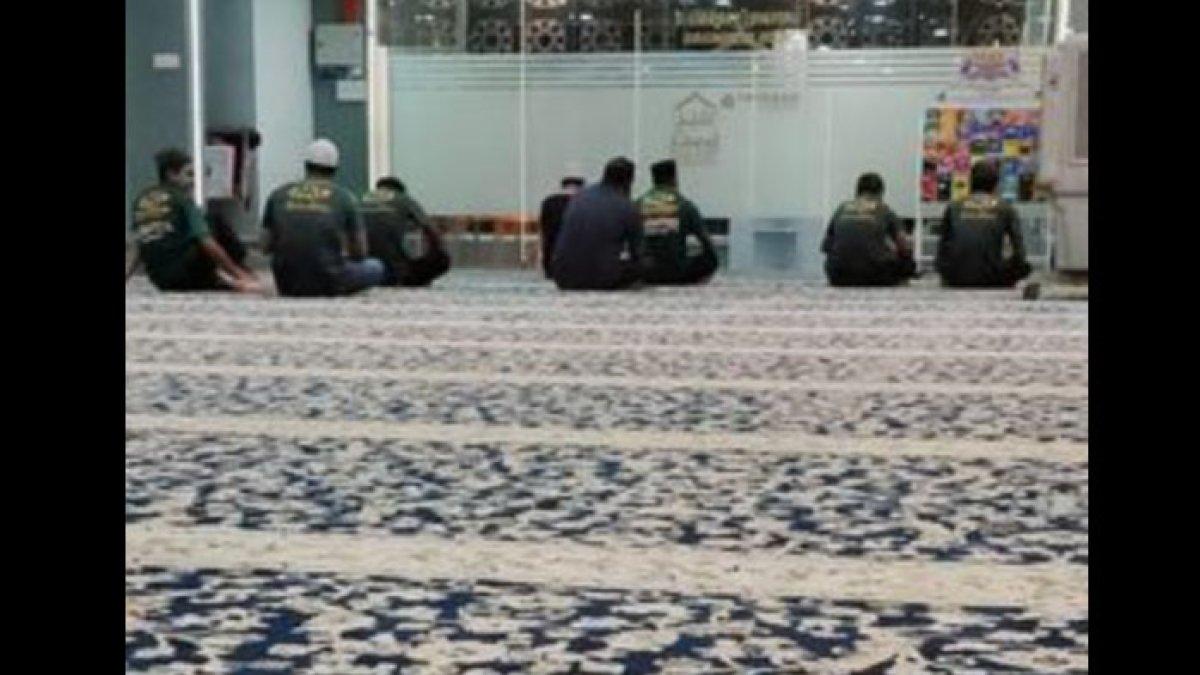 Restoran di Malaysia minta maaf terlambat buka karena salat subuh