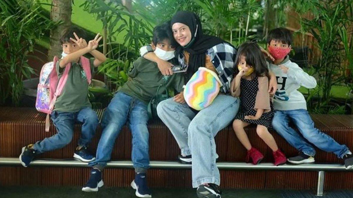Retno Paradinah istri Zul Zilivia