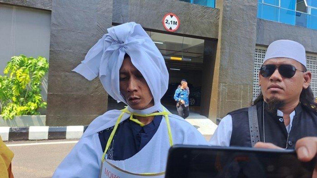 Rian Antoni sempat melakukan sumpah pocong