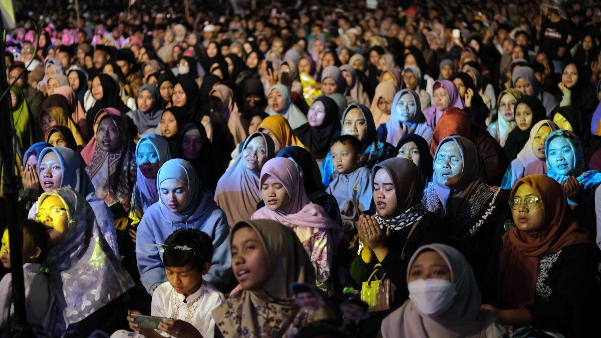 Ribuan warga membanjiri kegiatan Klaten Berdzikir dan Bersholawat (KBBS)