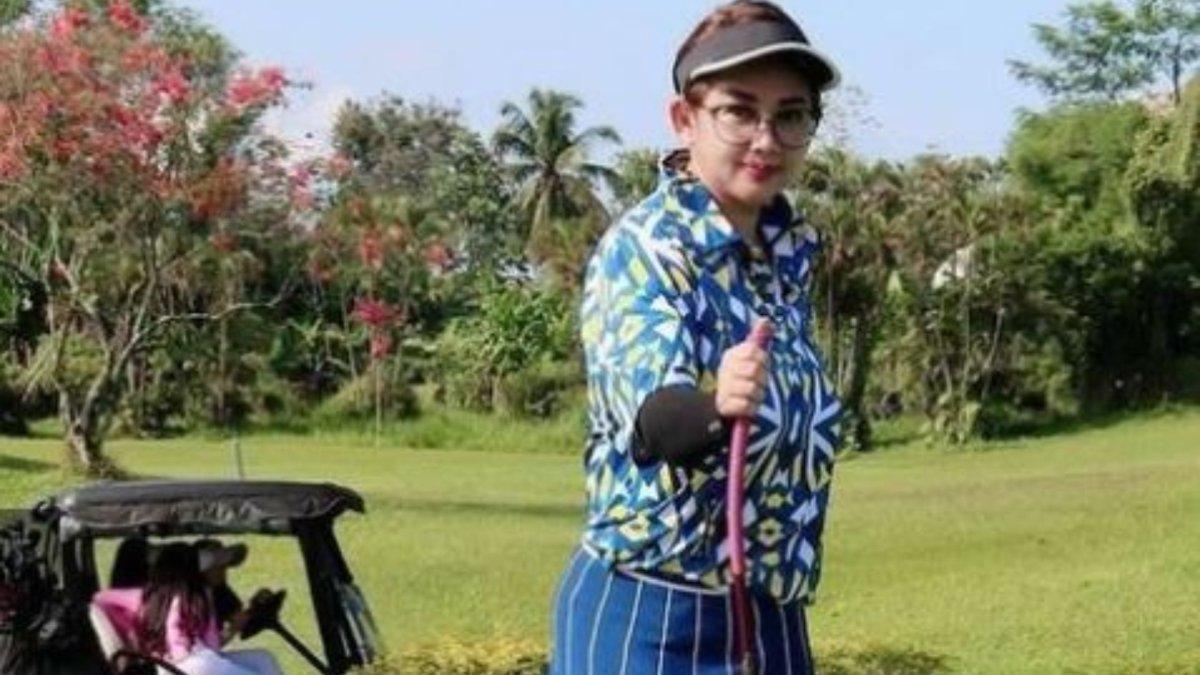 Rika Callebaut, istri dari Ari Sigit