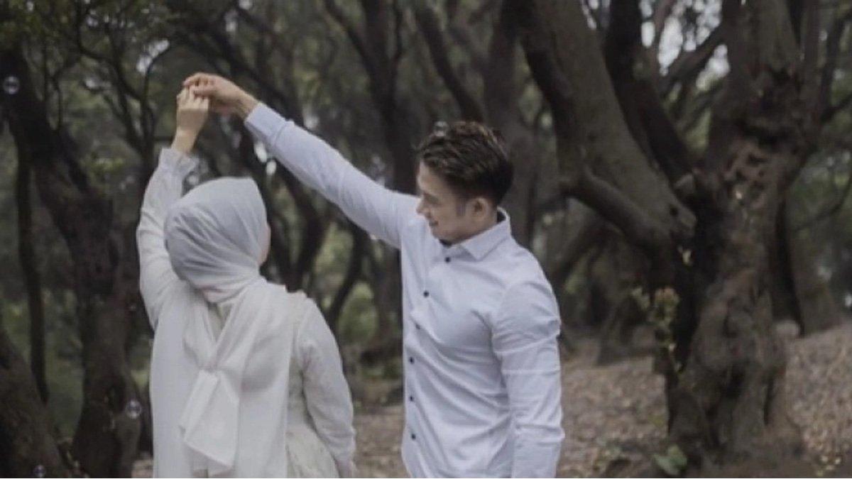 Rizky Syafaruddin Hasibuan atau yang dikenal Rizki DA foto pre-wedding dengan Hersa.