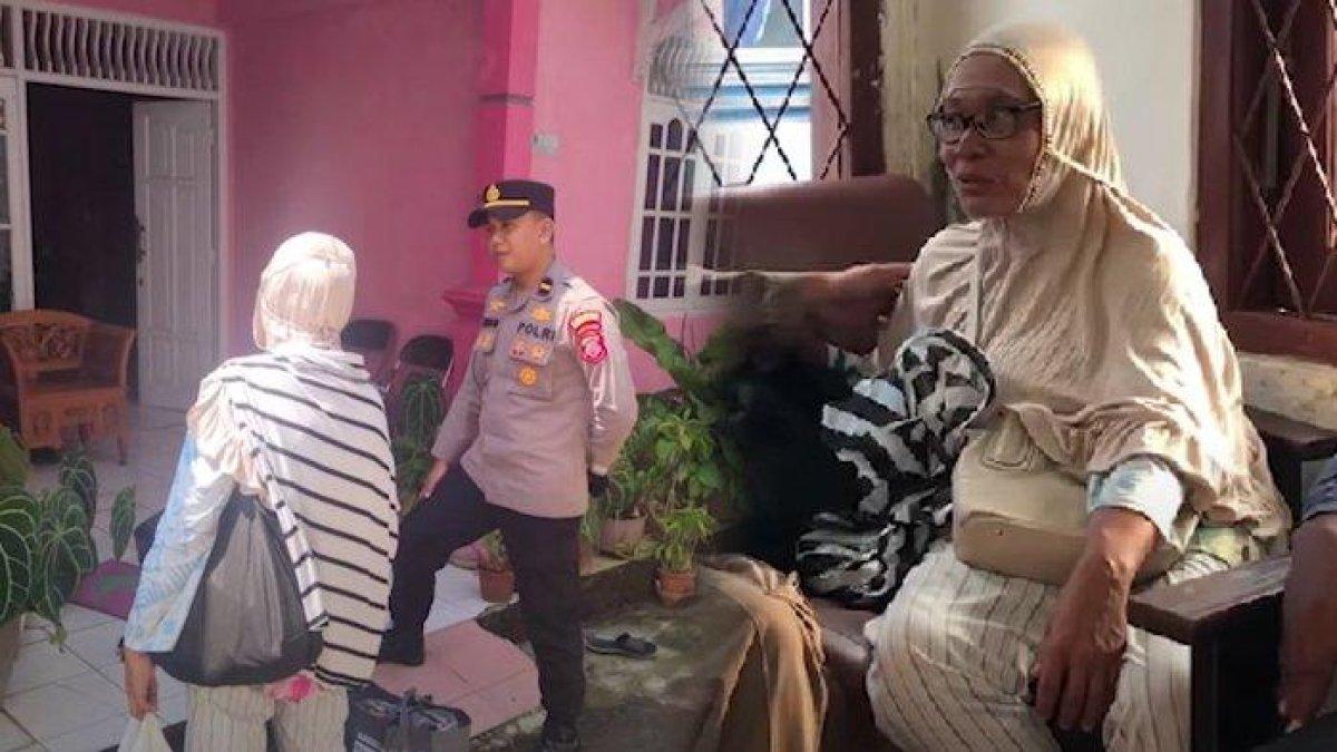 Rosmini (kanan) pengemis viral maksa minta sedekah dulu hidup mapan, mantan suami pegawai BUMN, begini kisah hidupnya.