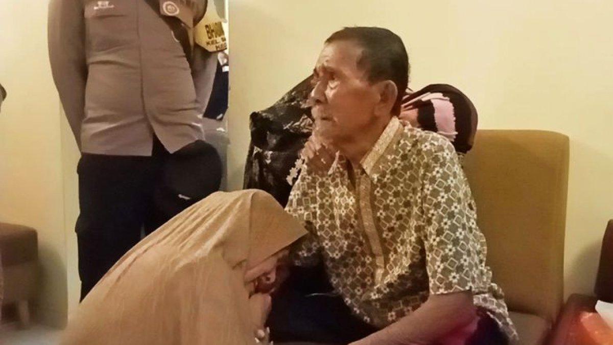 Rosnah tak kuasa menahan tangis saat bertemu dengan abangnya, Muhammad Sani, yang telah dianggap meninggal dunia, Kamis (7/9/2023).