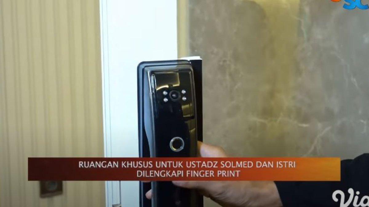 Ruangan khusus di rumah mewah Ustaz Solmed dan April Jasmine dilengkapi finger print