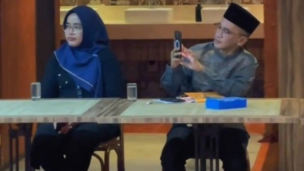 Ruben Onsu tampak mengikuti kegiatan manasik haji bersama rombongan yang akan mendampinginya ke Mekkah.