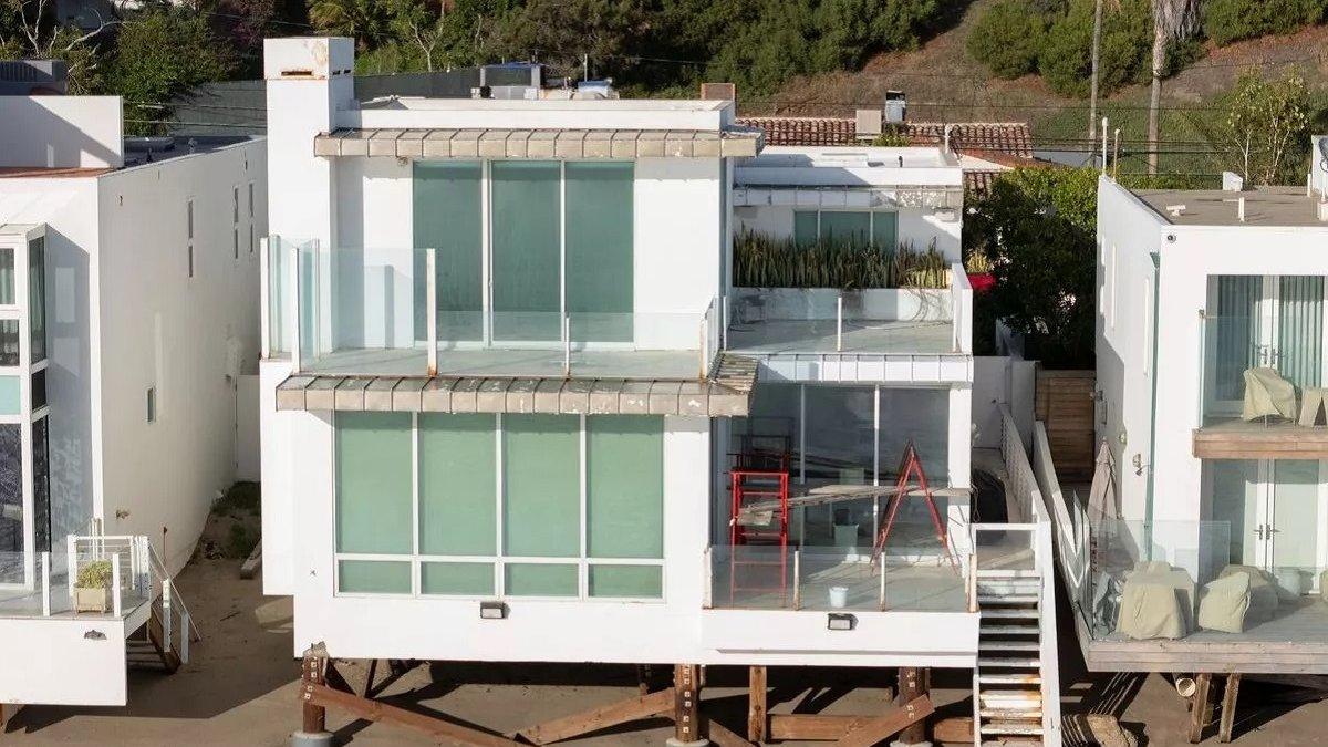 Rumah Paris Hilton sebelum terbakar