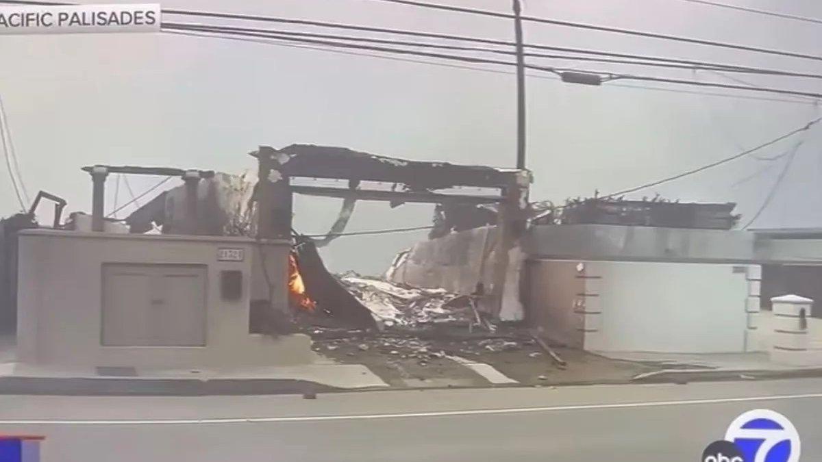 Rumah Paris Hilton setelah terbakar