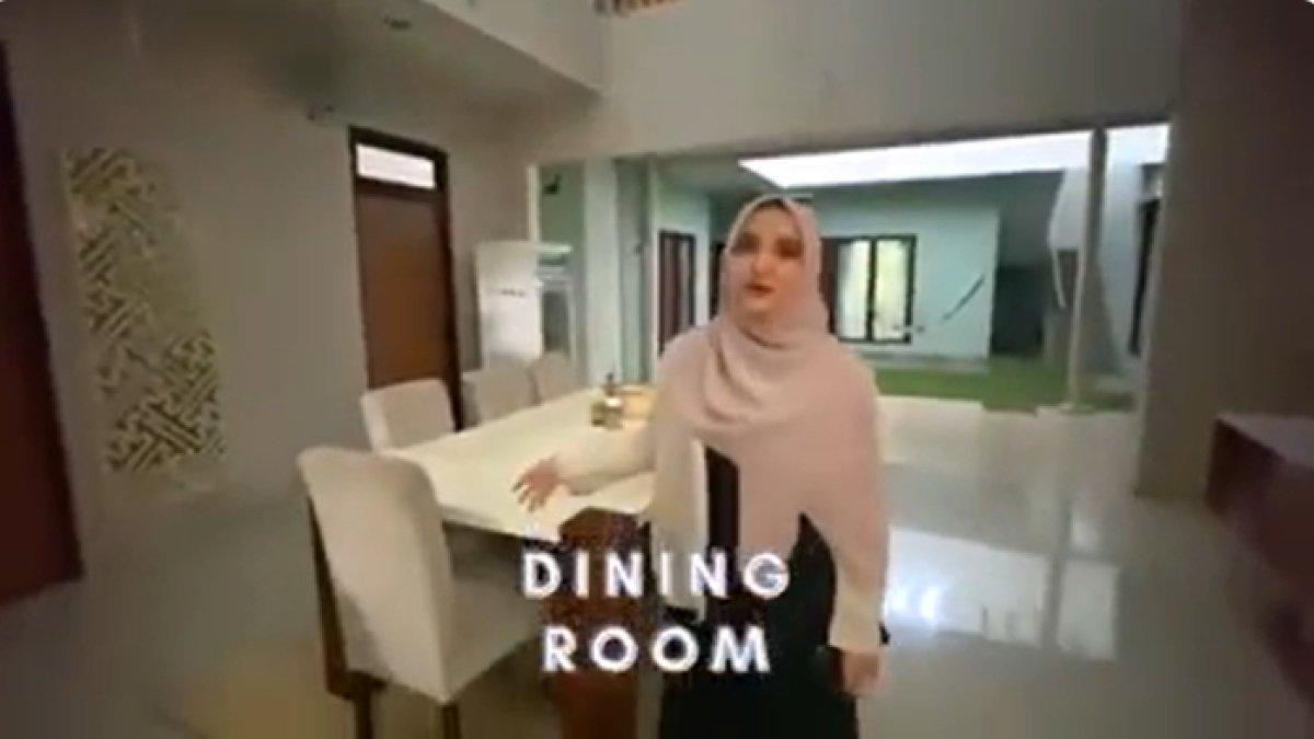 RUMAH WIRDA MANSUR - Potret rumah Wirda Mansur diambil dari YouTube pada Rabu (19/2/2025). Rumah Wirda Mansur dilengkapi ruang makan