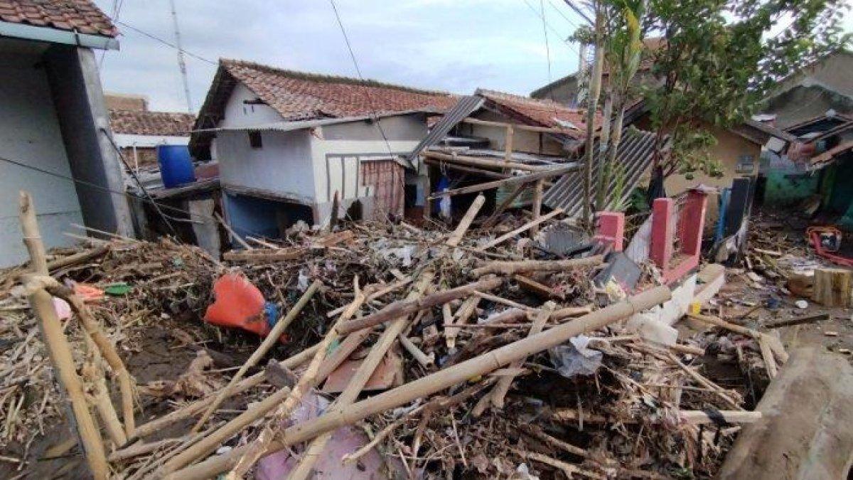 Rumah rusak akibat banjir bandang di Kampung Lamajang Peuntas, Citeureup, Dayeuhkolot.
