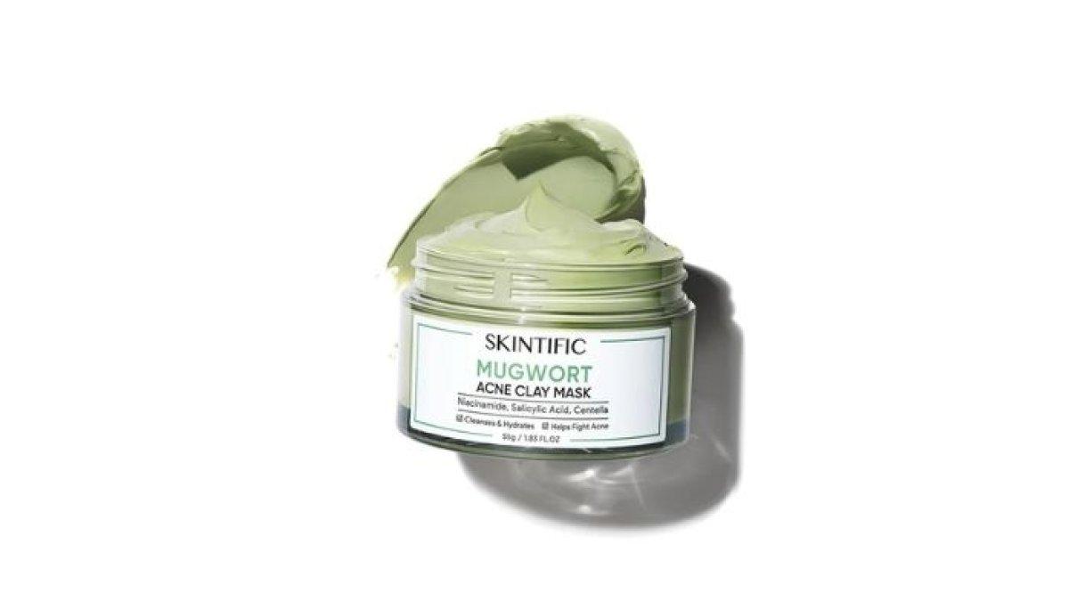 MASKER PENGECIL PORI - Foto produk SKINTIFIC Mugwort Acne Clay Mask diolah dari website skintific.com, Selasa (18/2/2025). Berikut rekomendasi masker yang bisa mengecilkan pori-pori di wajah.
