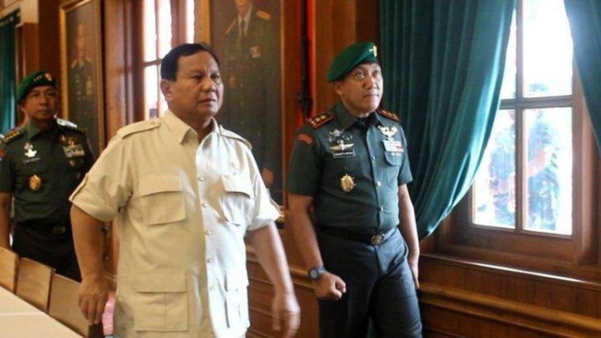 SOSOK R SIDHARTA WISNU GRAHA,- Gubernur Akmil Mayor Jenderal TNI Raden Sidharta Wisnu Graha bersama Prabowo Subianto. Jabatan baru Mayor Jenderal TNI R Sidharta Wisnu Graha, dari inspektur utama BIN kini menjadi staf khusus Kasad.