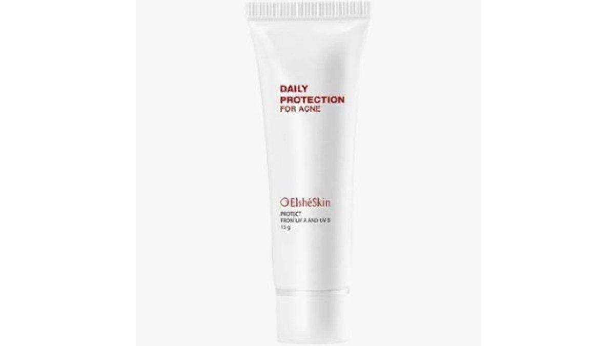 SUNSCREEN SALICYLIC ACID - Foto produk ElsheSkin Daily Protection Gel for Acne Skin dari Shopee, Rabu (29/1/2025). Sunscreen ini mengandung Salicylic Acid yang ampuh menghilangkan jerawat.
